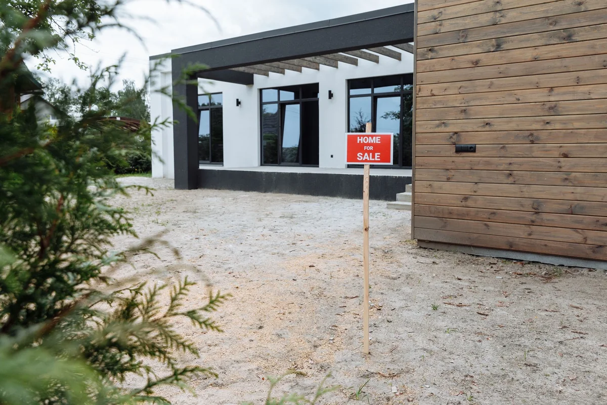 A for-sale sign showing selling the house as an alternative to bankruptcy
