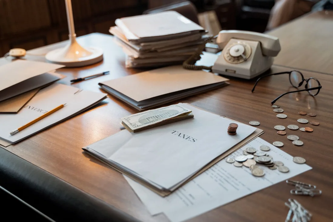 Legal lien paperwork and a set of house keys on a desk, selling a house with a judgment lien in Iowa
