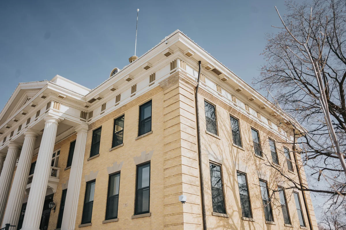 A county courthouse where an Iowa sheriff sale is held